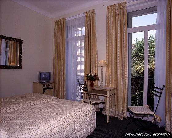 Aria Hotel 3*